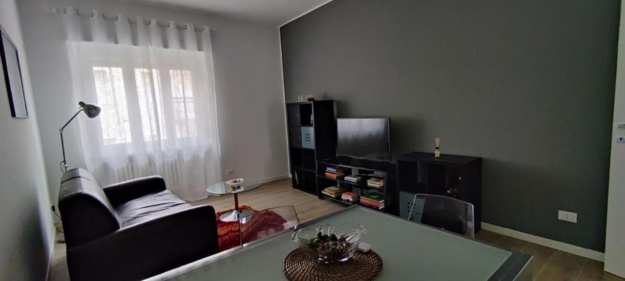 Interno Nove - Appartamento A Corsico Exterior photo